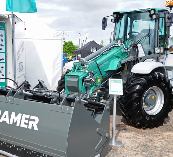 Kramer eliminates attachment woes for hydraulic hoses