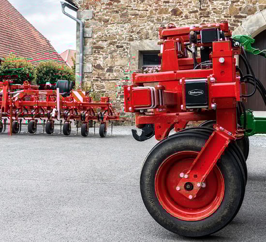 Self-steering frame from Steketee automates all hoes