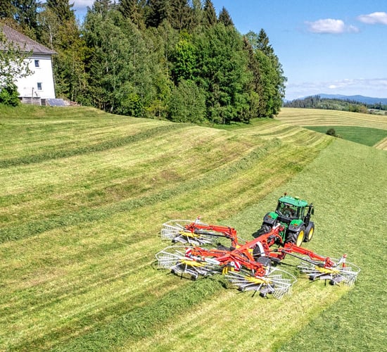 Pottinger adds auto functions to 4-rotor rake