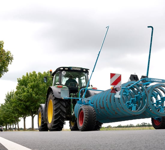 Lemken eases the transport of big furrow presses