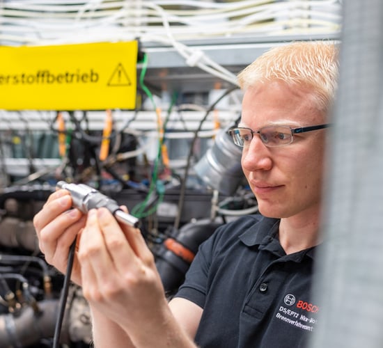 Bosch backs injection of hydrogen but JCB prefers ported