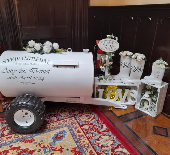 Couple spread the love with farm-themed wedding displays