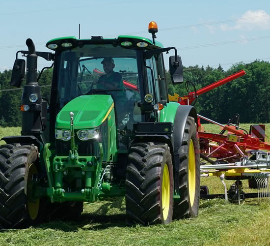 John Deere: Profits plunge as accounting year closes