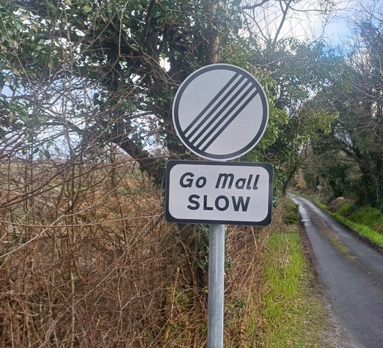 Cllr. warns new rural road sign may confuse German tourists
