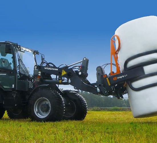 Gentle bale handling with new Quicke grab range