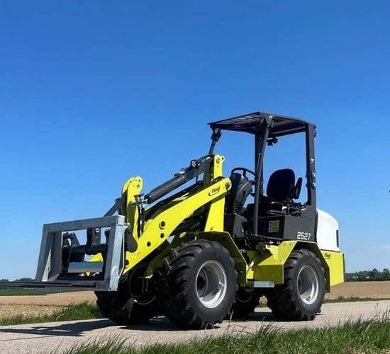 First Fliegl loader leans on  Kaweco-based design