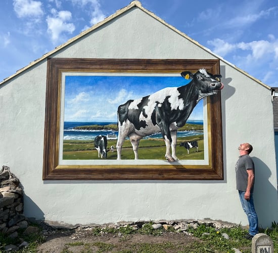 'Escaping cow' mural draws the crowds to Co. Clare
