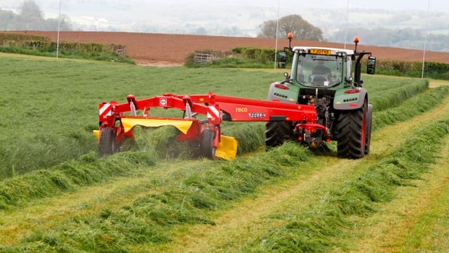 New Fella centre-drawbar mower works both sides
