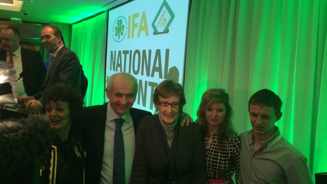 Downey slams supermarkets in acceptance speech