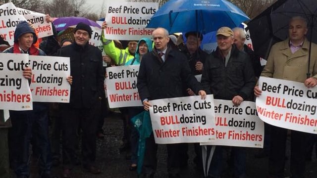 Farmer beef protest under way as meat industry body says it's 'ill-advised and misguided'