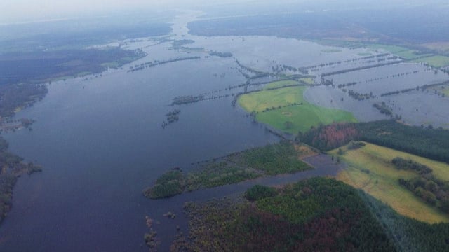 19 tips on driving in wet, windy weather and flooding
