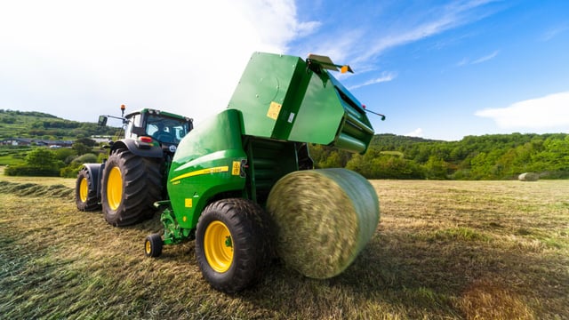 John Deere predicts 10% drop in EU machinery sales, as farm incomes fall