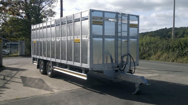 Dooley Bros launch new cattle trailer