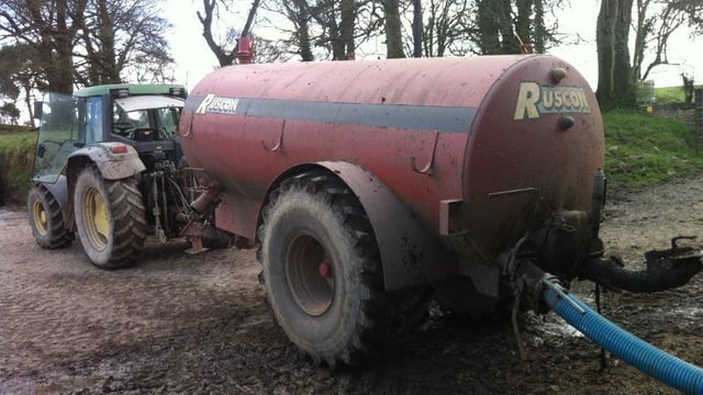 What options are available to farmers who haven't emptied slurry tanks yet?