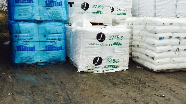 Fertiliser: Global price decrease 'must be passed to farmers'