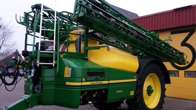 John Deere to unveil new trailed sprayer