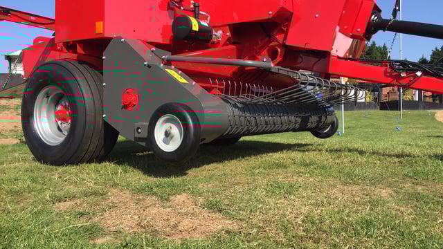 Video: The square baler that made 10,000 bales in 24hr