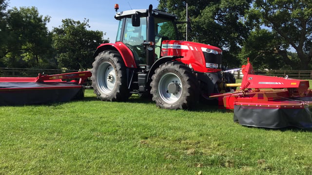 Video: Massey dream combo of 7720 tractor with DM Series butterfly mowers