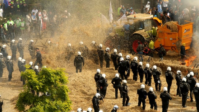 Pics of Brussels protest as 6,000 farmers and tractors hit the streets