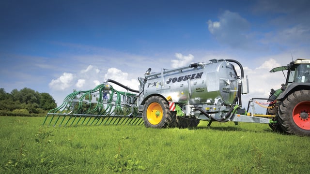 Pics: New Joskin slurry spreader ideal for wet ground