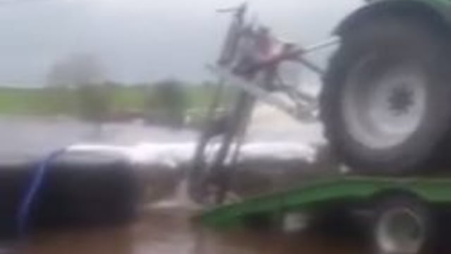 Video: Watch a Galway farmer use bales and a slurry agitator to keep flood water at bay