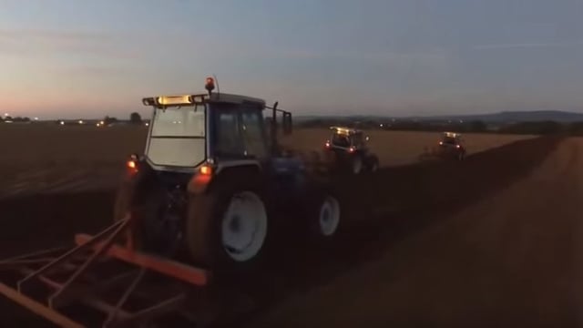 Video: Sowing corn with four restored Ford tractors