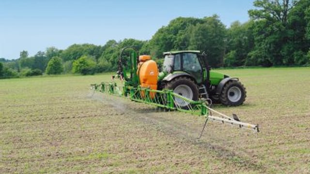 The Amazone sprayer grass men are going mad for