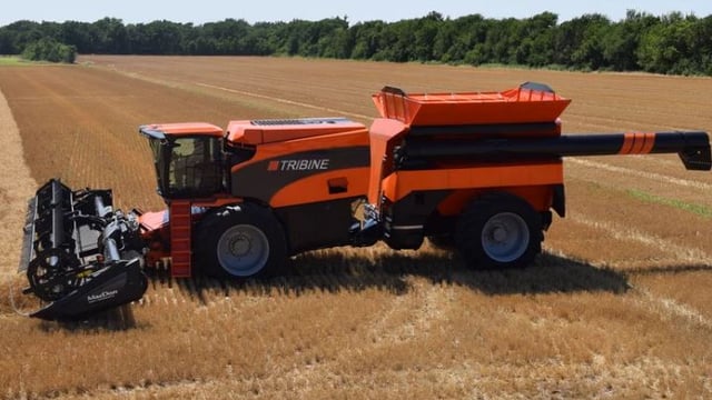 Video: 590 horsepower Tribine combine rolls of the production line in the US