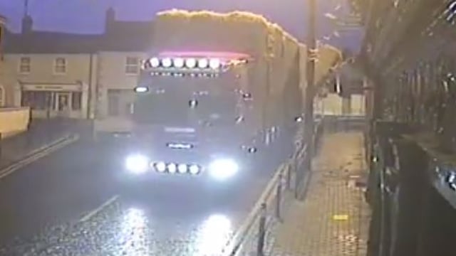 Video: Traffic chaos as lorry sheds its load of hay