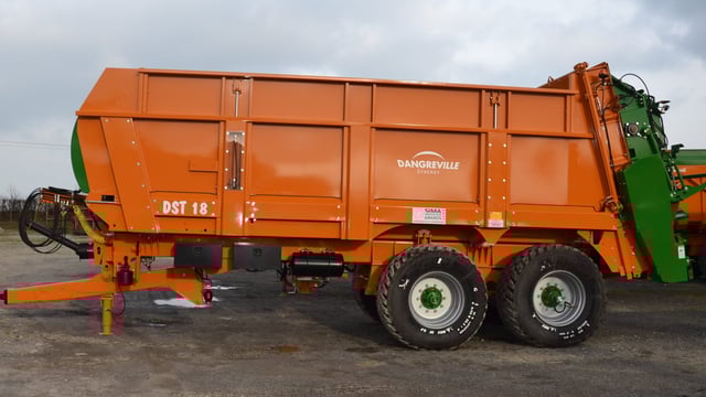 'Smart' spreader avoids getting stuck in a rut