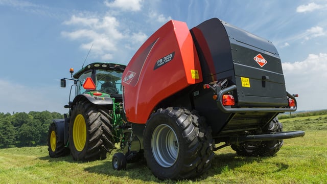 A round baler that opens, closes and 'unblocks'...all by itself