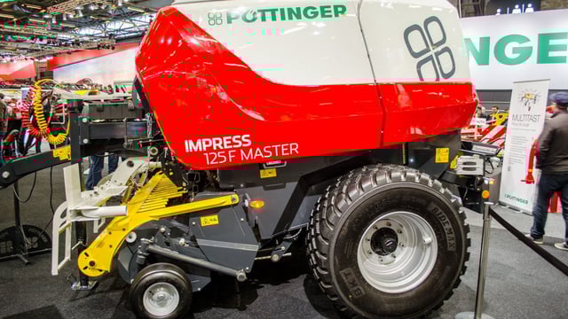 SIMA 2017: 'Pull-out' knife-bank for Pottinger's new round balers