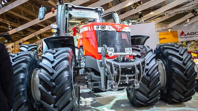 Massey Ferguson brings 400 horses to SIMA 2017
