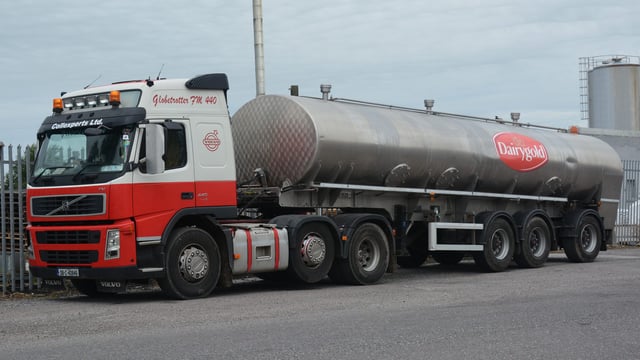 Dairygold and Arrabawn announce decisions to hold March milk prices