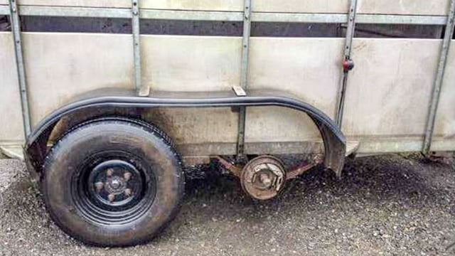 Pic: 'Two tyred' this morning? Gardai stop a trailer missing two wheels