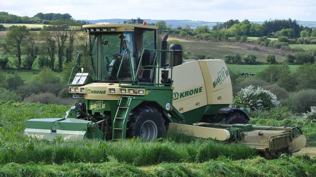 Contractors face labour shortages ahead of silage harvest - FCI