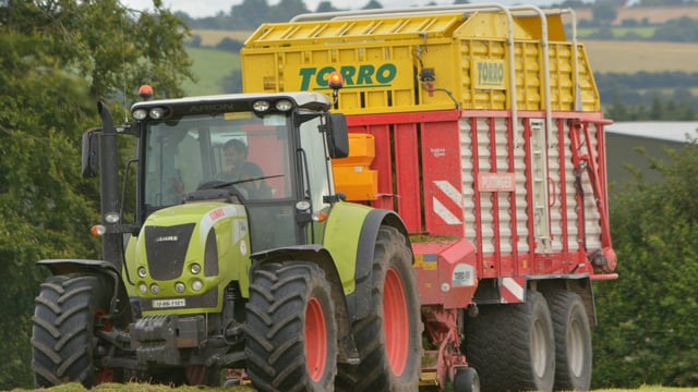 How much do contractors charge per acre for 'wagon' silage?