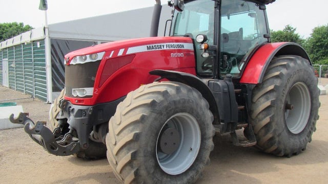 Pics: European buyers to the fore at major UK tractor auction