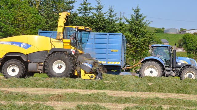 Contractors may have to up silage harvesting prices due to 30% jump in grass yields