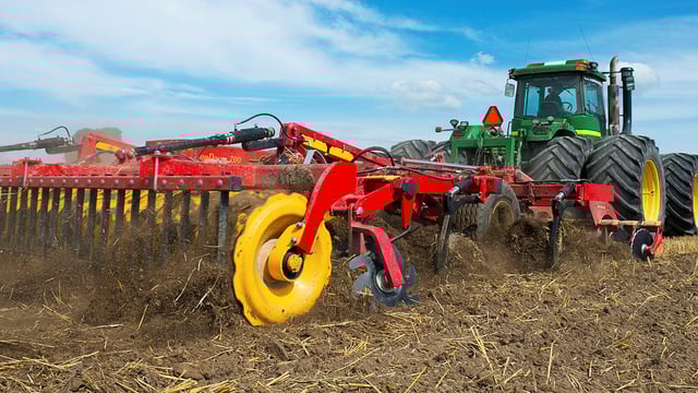 John Deere strikes a deal with Vaderstad