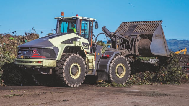 Volvo hybrid loading shovel 'boosts fuel efficiency by 50%'