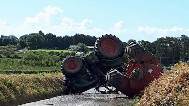 Pic: Driver uninjured as tractor and slurry tanker overturn