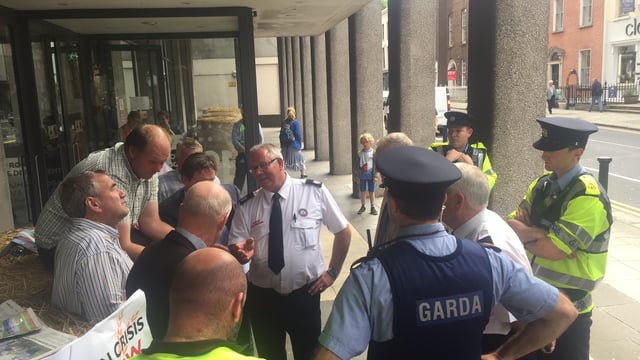 IFA cooperates with Dublin Fire Brigade to reduce potential straw fire risk