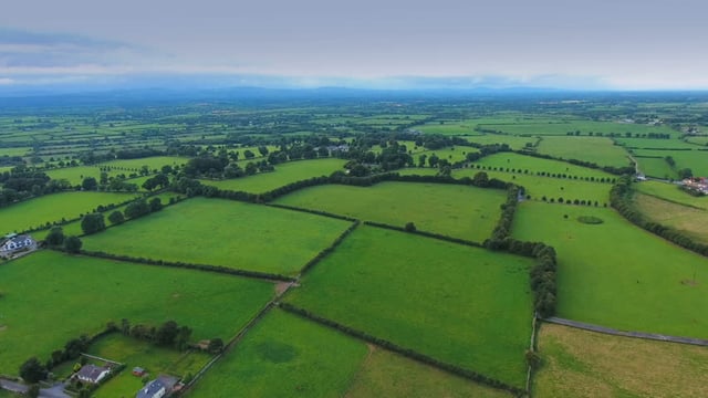 Farmers 'cash in' on fine weather...but 'Atlantic airflow' looms