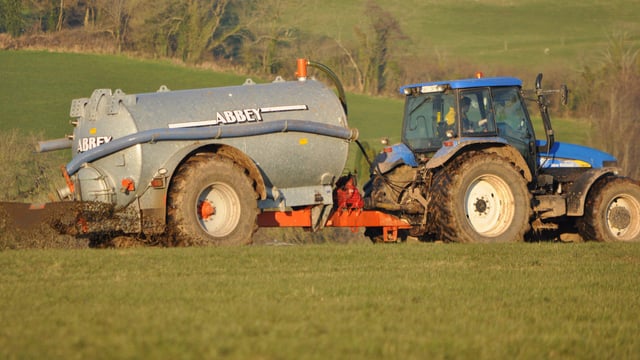 Ministers called upon to extend the slurry spreading deadline