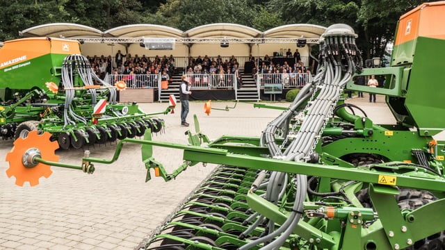 New trailed spreader amidst brace of new kit from Amazone