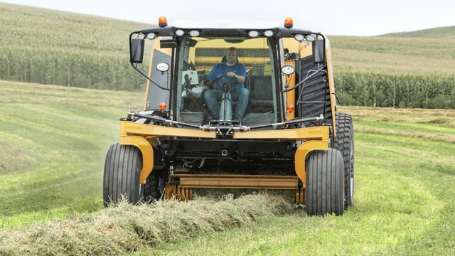 Latest self-propelled round baler 'makes good operators even better'