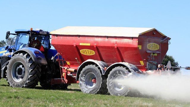 First look: Bredal's latest trailed spreader has discs mounted on arms - 6m apart