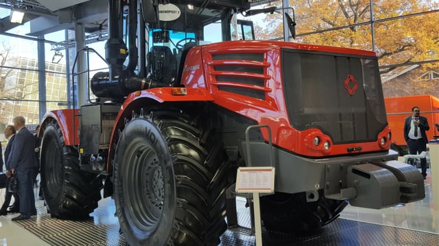 Who said that articulated tractors are a thing of the past?