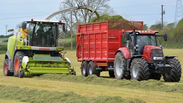 October sales of new tractors in UK below last year's level